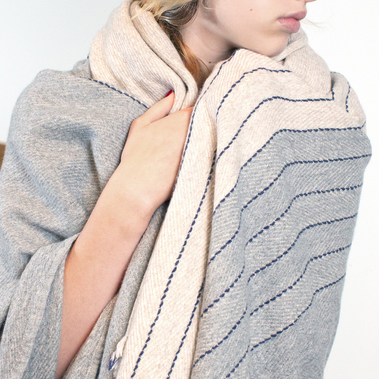 Horizon Throw - Beige/Light Gray/Navy