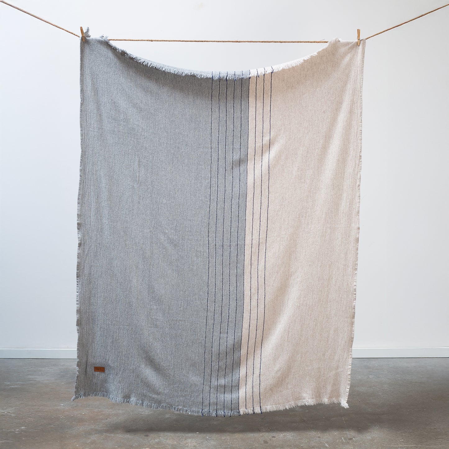 Horizon Throw - Beige/Light Gray/Navy